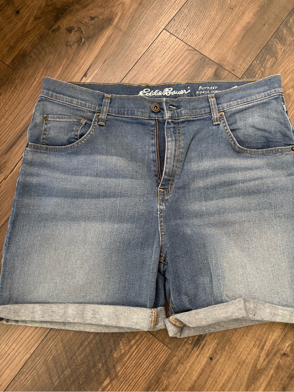 Women’s Eddie Bauer Blue Denim Roll-Cuff Women’s Shorts